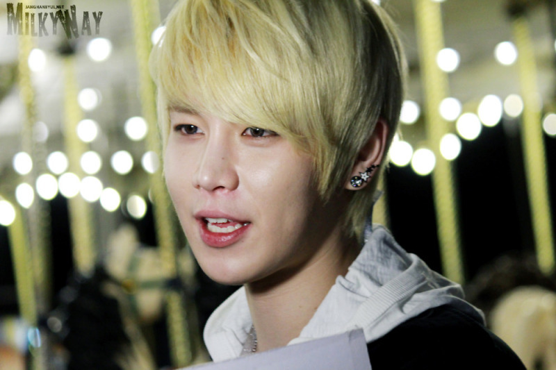 ledappleworld:  [Photo]121213 Lotte World - Hanbyul [cr: Milky Way] #1 Do not edit