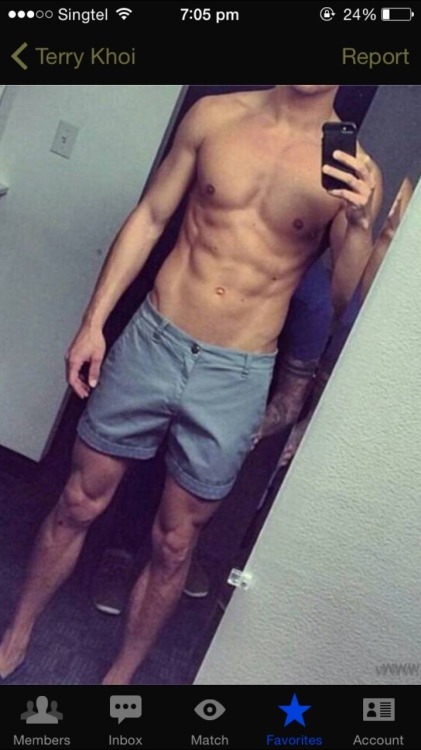 assman-69: rebelziid: Sexy Dude Exposed  [ Awesome abs! ] Yum