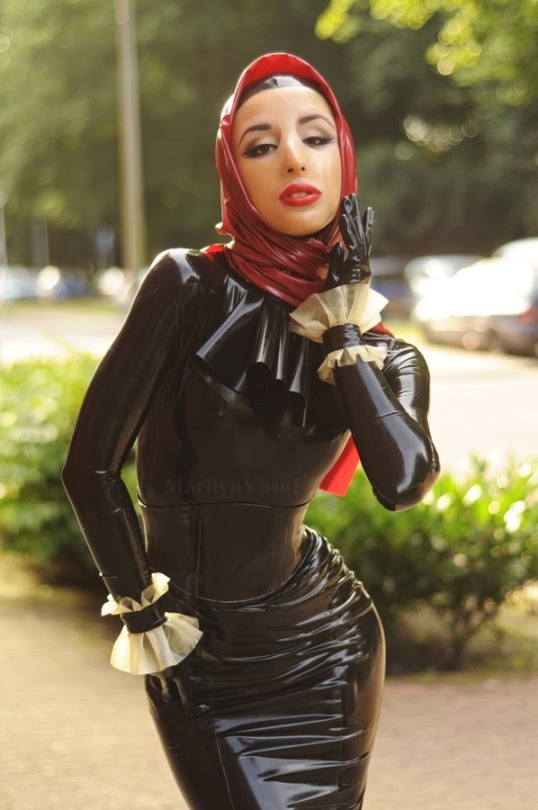 Muslima in hot latex