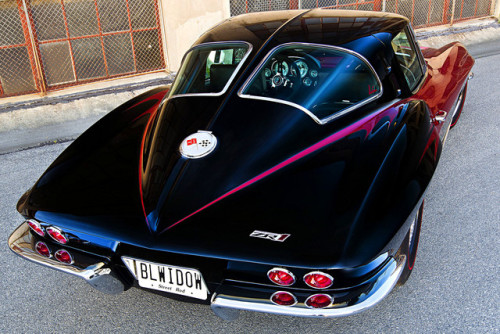 hotrodzandpinups:  utwo:  ‘63 Chevrolet Corvette Split Window Pro Street© John Machaqueiro	  HRP