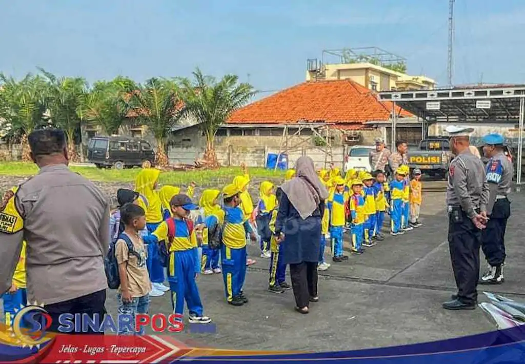 Polsek Klari Terima Kunjungan PAUD RA. AL AMIN, Edukatif Mengenai Tugas Polisi Sejak Usia Dini