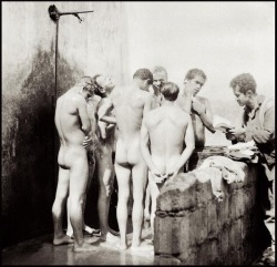 thenewloverofbeauty:  Giovanna Pezotti:  A prisoner reads aloud  to other inmates during bath time, Medellin, Colombia  (1963)