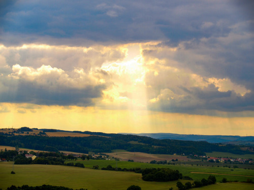 The hand of god? Die Hand Gottes?The sun breaking through the clouds, 2011.