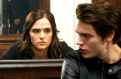 dragonn-queen:  get to know me meme [1/5] books ► vampire academy by richelle