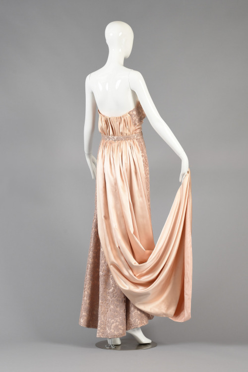 fripperiesandfobs:Balmain evening dress ca. 1952From Bustown Modern via 1stdibs