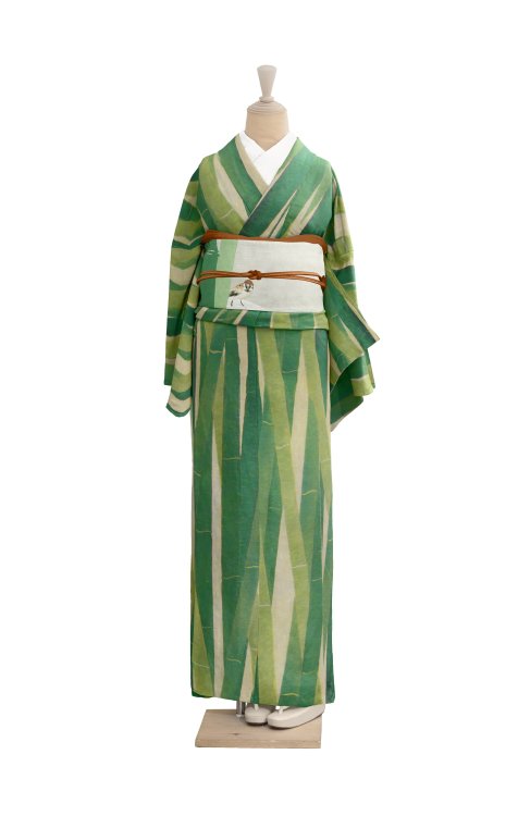 Fresh kimono outfit depicting a cute suzume (sparrow) in takeyabu/chikurin (bamboo grove), reprint o