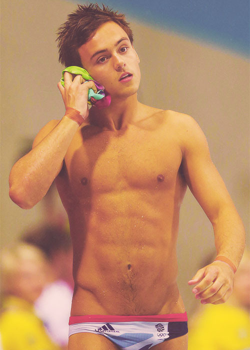 sexyboysandromance:  tom daley ;) 