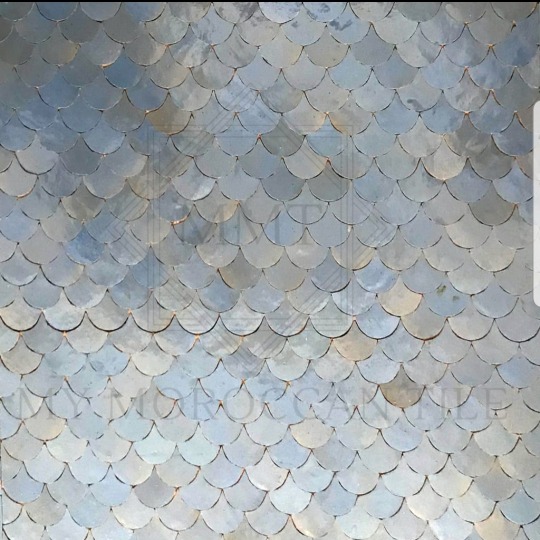 Hermoso diseño de mosaico de escamas de pez de azulejo zellij hecho a mano en color azul occi