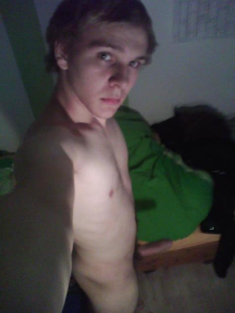 ...AND YET ANOTHER UNNECESSARY GAY NUDITY BLOG