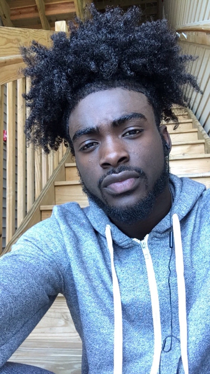 bornxaxqueen:  no-pessure: IG/Twitter| @AaronJOates  😍