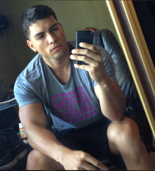 dudes-on-demand:  Mario Rodriguez