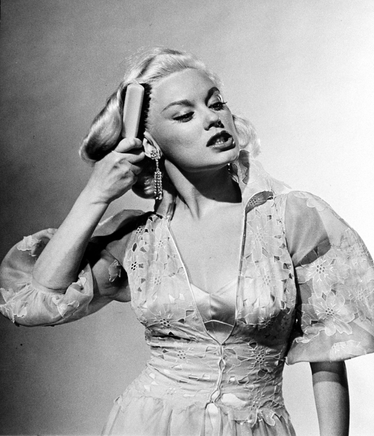 timeofbeauty:  Loomis Dean - Mamie Van Doren brushing her hair in anger during acting