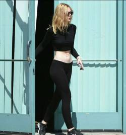 the-spandex-queens:  Elle fanning wearing
