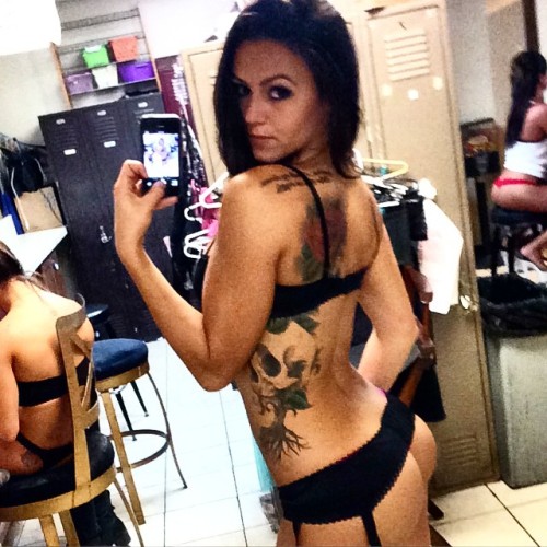 stripper-locker-room:  f0xiem0xie