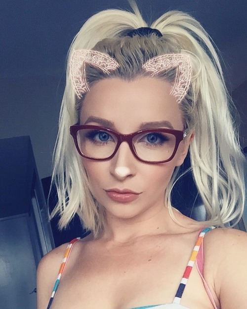 Add me on snap! STEVIESHAEXXX Shooting a Custom Video today! So much fun! Even though I’m 25 I still