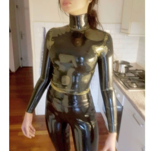 @minu_lansak looking oh so chic in her mutiple latex layers by the uber talented @sebastiancauchos.h