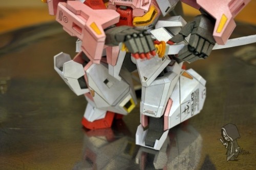 Papercraft Z Gundam made by ggarymiss.(via Cute papercraft Z Gundam made by ggarymiss. Full Photorev