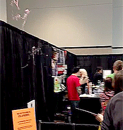 nonormy-nolife:tatooinesuns:veritaaas:Sean Patrick Flanery’s Silly String Retaliation man, people ne