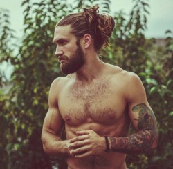 bigkimsprettyboyblog:William Tyler https://www.instagram.com/peaceoot