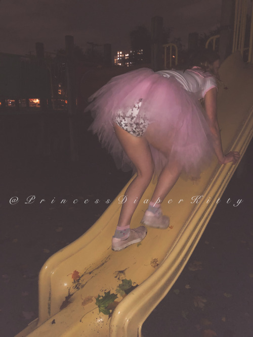 princessdiaperkitty:  Had some late night fun at the playground ☺️ anyone else