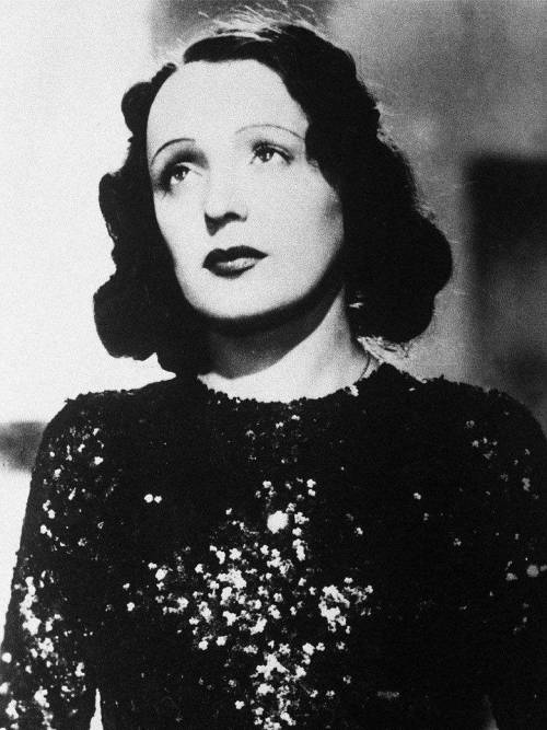 Edith Piaf in Montmartre-sur-Seine directed by Georges Lacombe, 1941