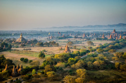 breathtakingdestinations:  Bagan - Myanmar (by Elizabeth Haslam) 