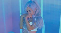 ARIANA GRANDE