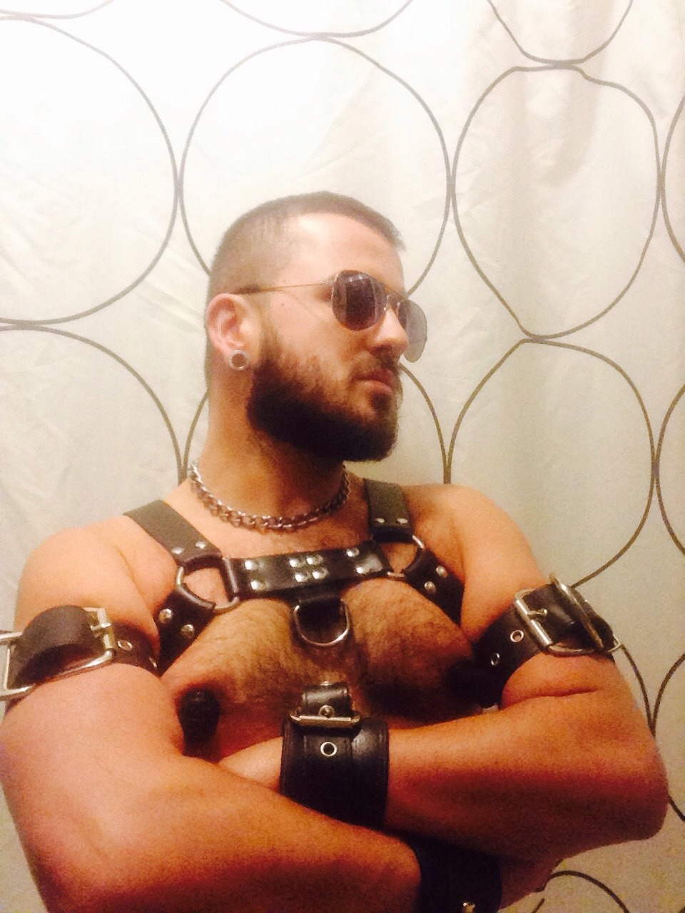 milkshakecub:  Do I look good tonight for my Yellow Bear?