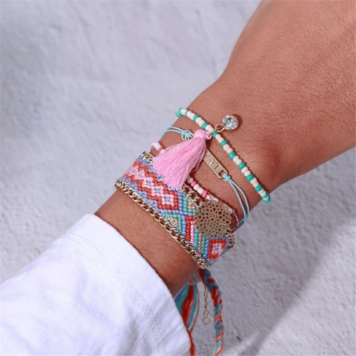 fiona-shaw-only-blog:  Bohemian Beaded Fringed Diamond #Bracelet  Find more&gt;&gt;&gt;h