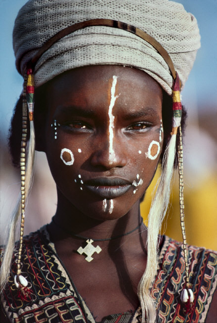 24kblk:  steve mccurry, members of the nomadic woodabe tribe. niger, 1988. 