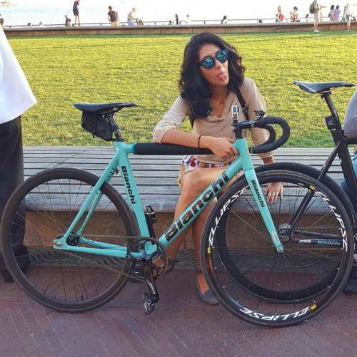 fixedbianchi: Bianchi girl by mimiamaria on instagram #bianchi #fixed #fixie ift.tt/1S71gwY