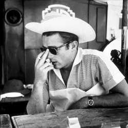 jimmylives:  James Dean as captured by Sid Avery, 1955. 