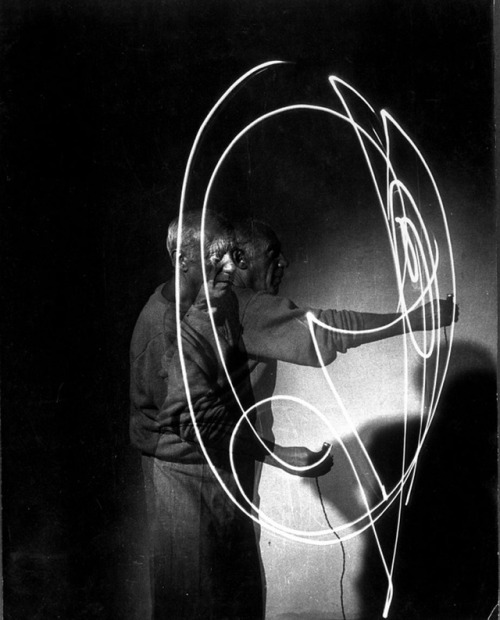 Picasso drawing with light.Life Magazine 1949