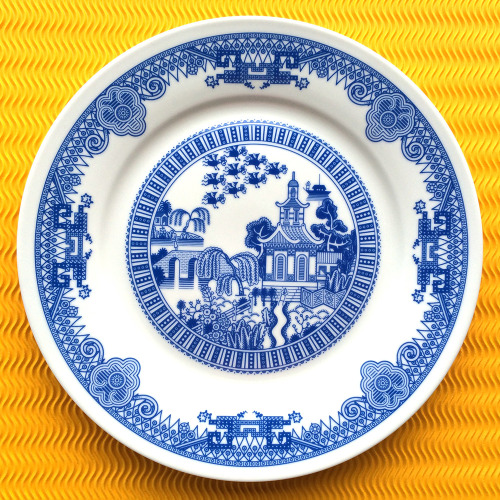 itscolossal:Calamityware: Disastrous Scenarios on Traditional Blue Porcelain Dinner Plates 