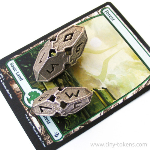 I also designed a smaller version of my Amonkhet d10 spindown dice. This one is 3d-printed in steel 