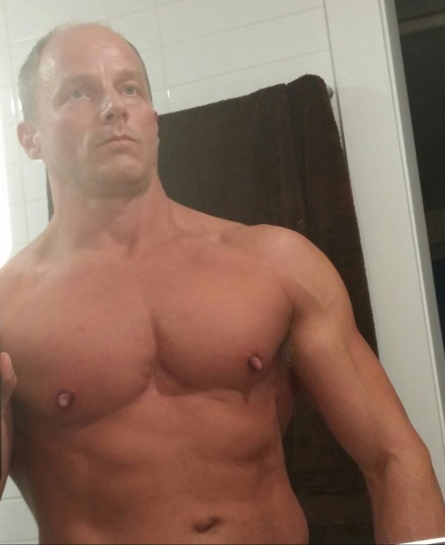 brandbryce:  Toweling off after showering 