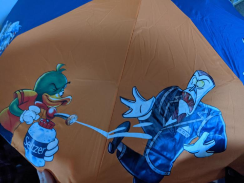 minglermail: (images posted by lorybear in the TTR discord!!)they made toontown online umbrellas omg