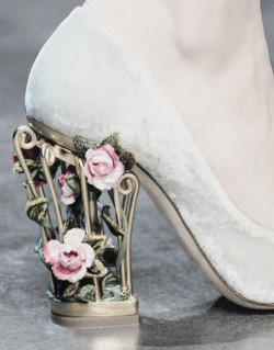 laceandsilk:  Princess shoes!!!