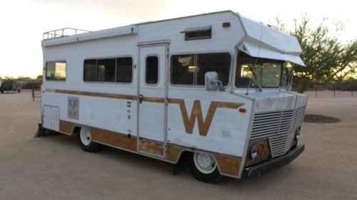 magicalhomesandstuff:This looks like an ordinary Winnebago, but 2 brothers who got tired of trickin’