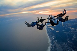 eatinqdiamonds:  Sky dive | Enjoying life