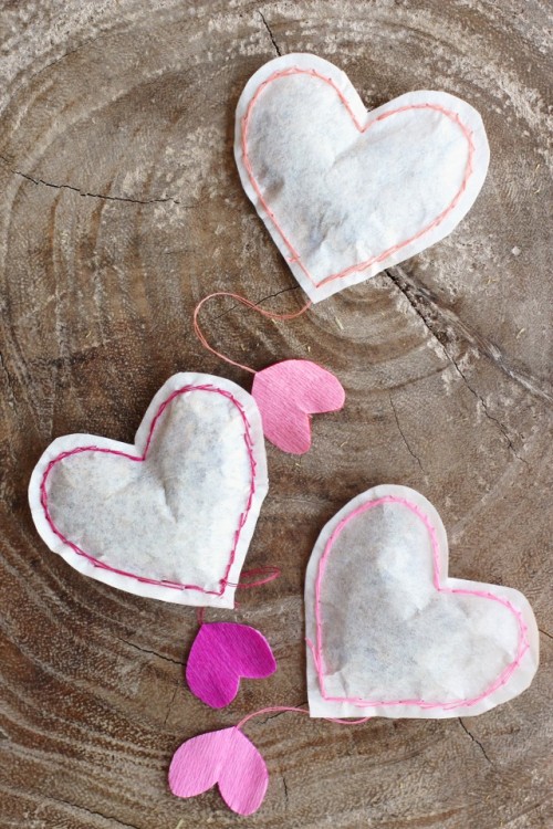 crookedlycasualwitch: delta-breezes: DIY Heart Shaped Tea Bags | Honestly YUM SO CUTE