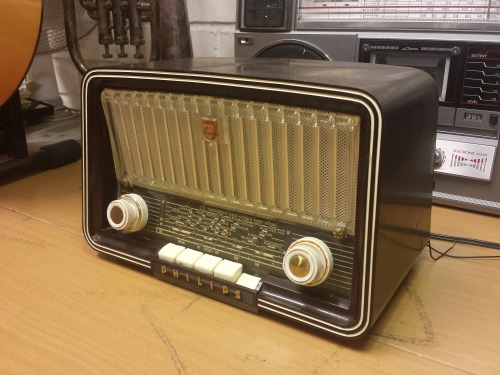 Philips BX253U-19 Tube Radio, 1955
