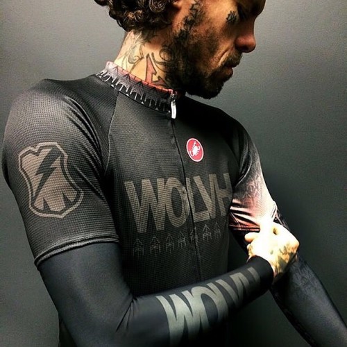dfitzger: By @castellicycling: Love these kits from @garrett_chow and @daillwolvh. Pick one up at w