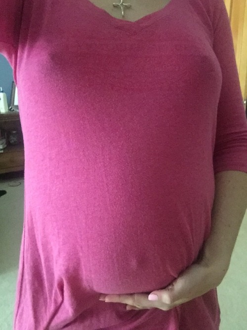 kd315:Love how the puffy pregnancy nips stick out and the belly button joined in ❤️ loving my body