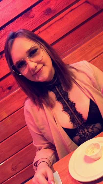 mastersgoodslave:Dinner dates Lucky fella.