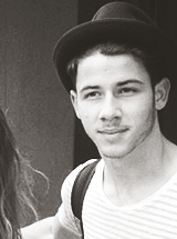 thejonasnetwork:  Joe and Nick out and about with fans in NYC today [8/23] 