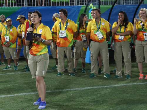 dorothy-snarker:  You guys, you guys. Did you know there was a marriage proposal after the women’s gold medal rugby match? Olympics volunteer Marjorie Enya (in the yellow) proposed to her girlfriend Brazilian team rugby player Isadora Cerullo (in