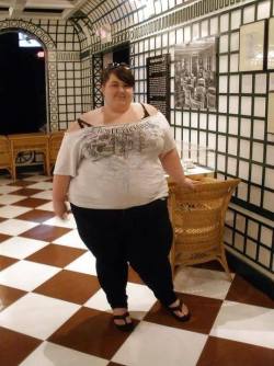 amobbw-ssbbw:  Muy linda 