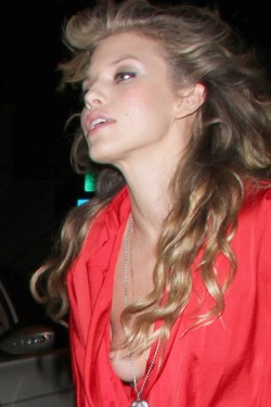 celebritiesuncensored:  AnnaLynne McCord