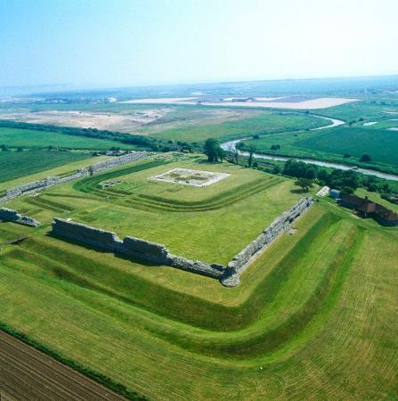 archaicwonder:Richborough Roman Fort, KentRichborough is perhaps the most symbolically important of 